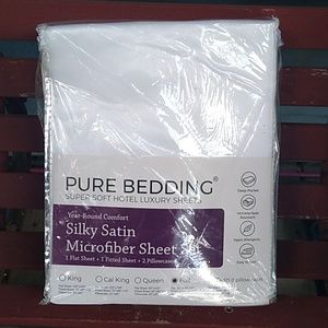 #417 Brand new Microfiber Sheet Set Full Size White